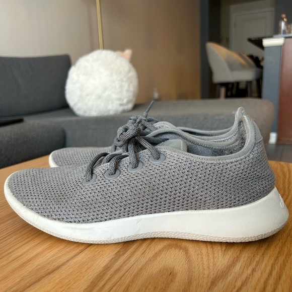 Allbirds Womenβs Tree Runners Sneaker Size 9 - Mist Color with White Sole - Picture 3 of 15